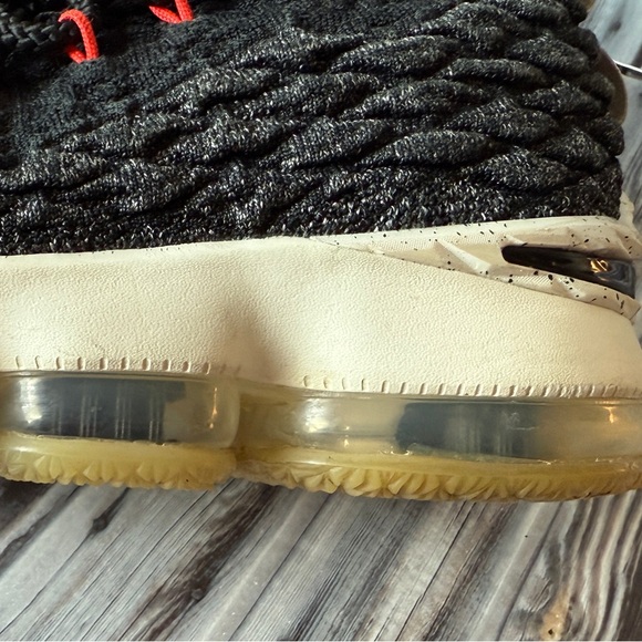 Nike LeBron 15 Black Bright Crimson Basketball Shoes size 4.5Y - Picture 6 of 8